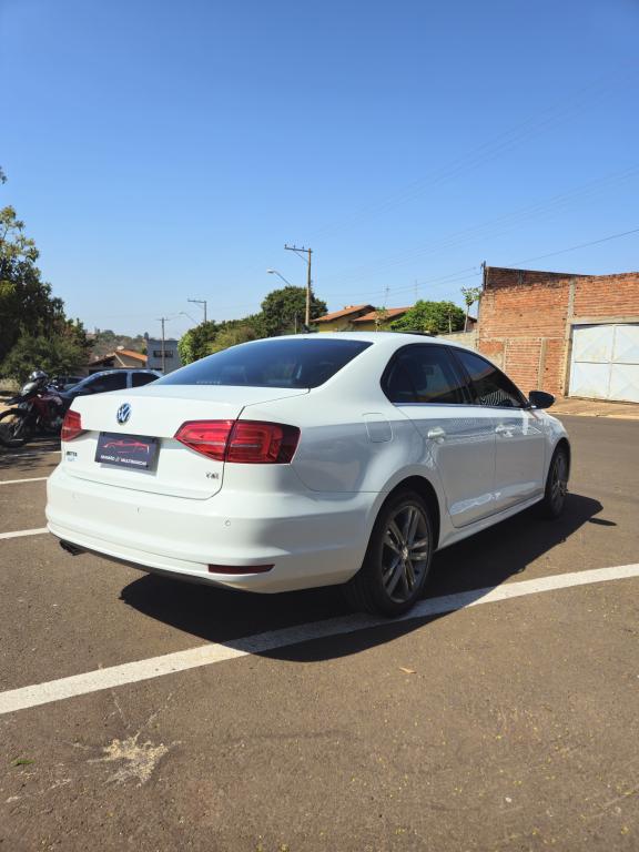 VOLKSWAGEN Jetta - Foto