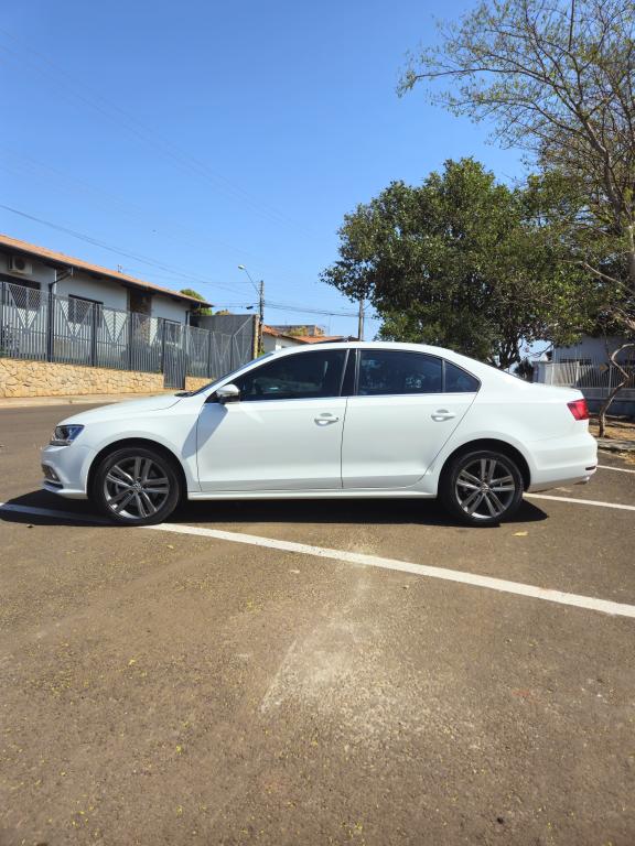 VOLKSWAGEN Jetta - Foto