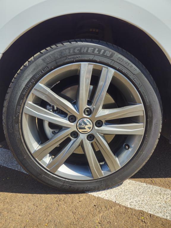 VOLKSWAGEN Jetta - Foto