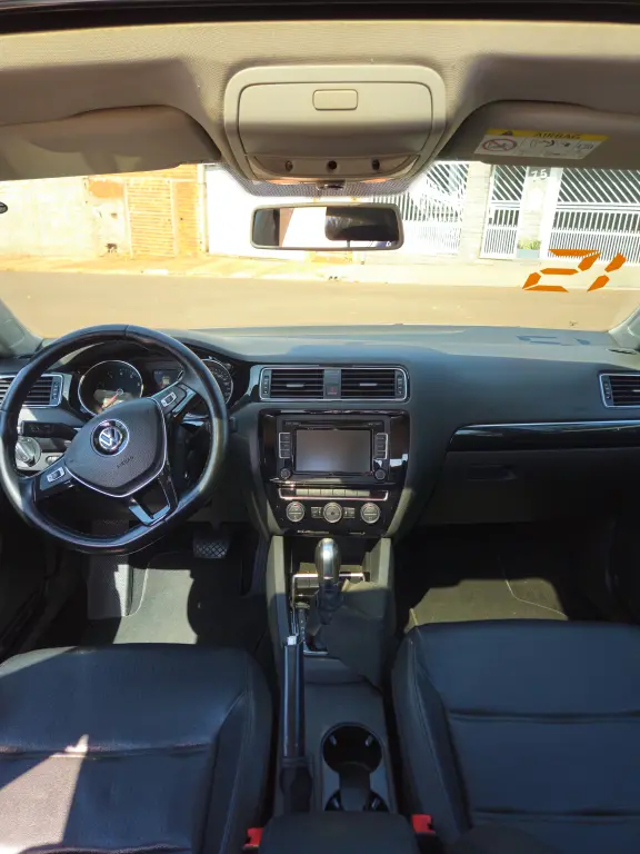 VOLKSWAGEN Jetta - Foto