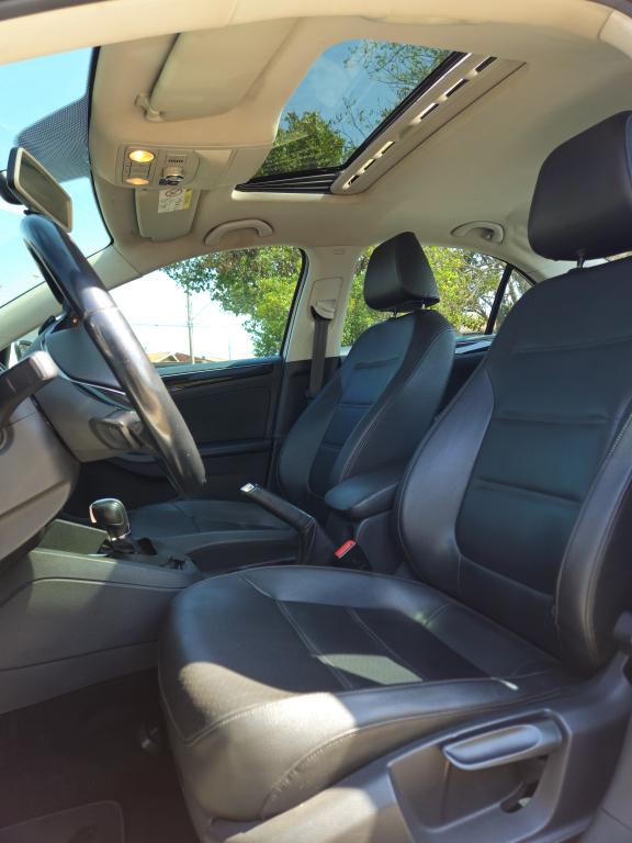 VOLKSWAGEN Jetta - Foto