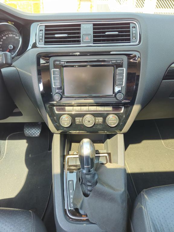 VOLKSWAGEN Jetta - Foto