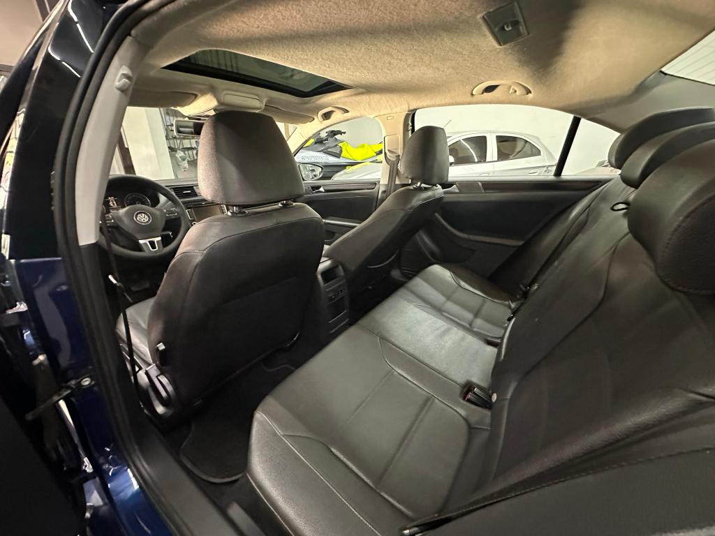 VOLKSWAGEN Jetta - Foto