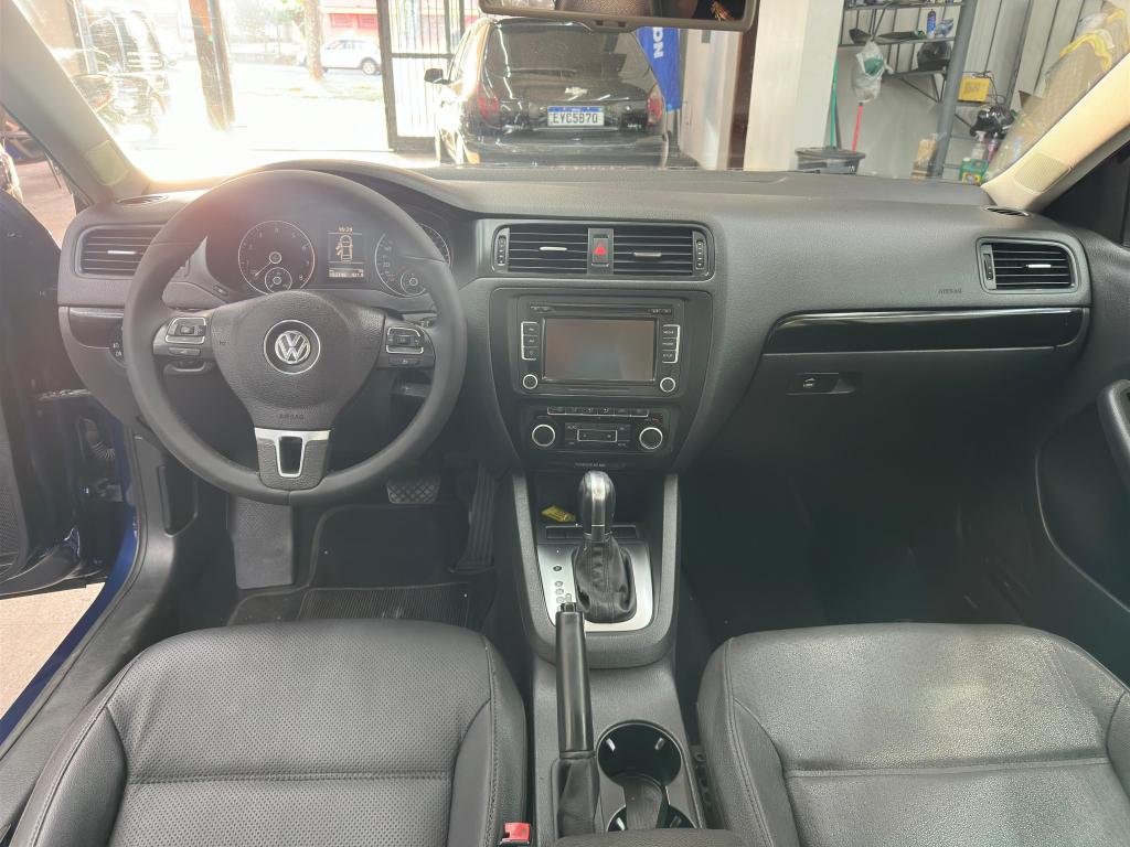 VOLKSWAGEN Jetta - Foto