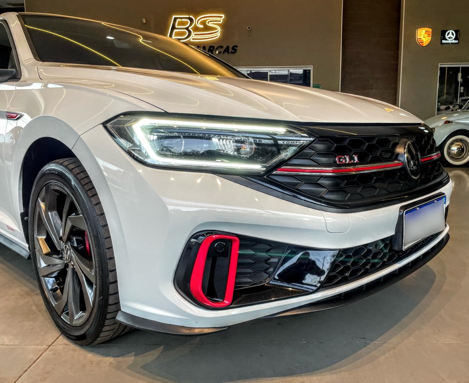 VOLKSWAGEN Jetta - Foto