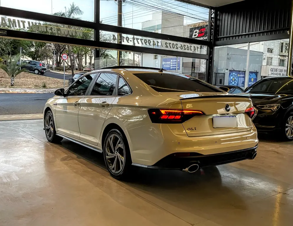 VOLKSWAGEN Jetta - Foto