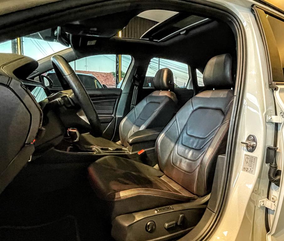 VOLKSWAGEN Jetta - Foto