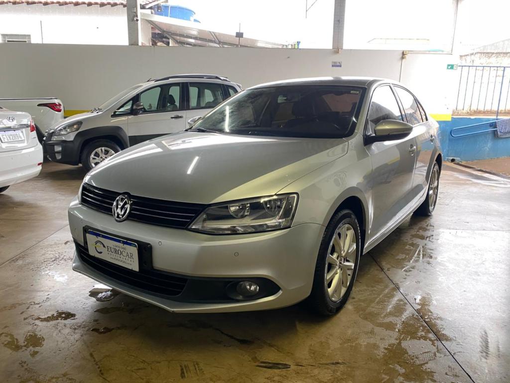 VOLKSWAGEN Jetta - Foto