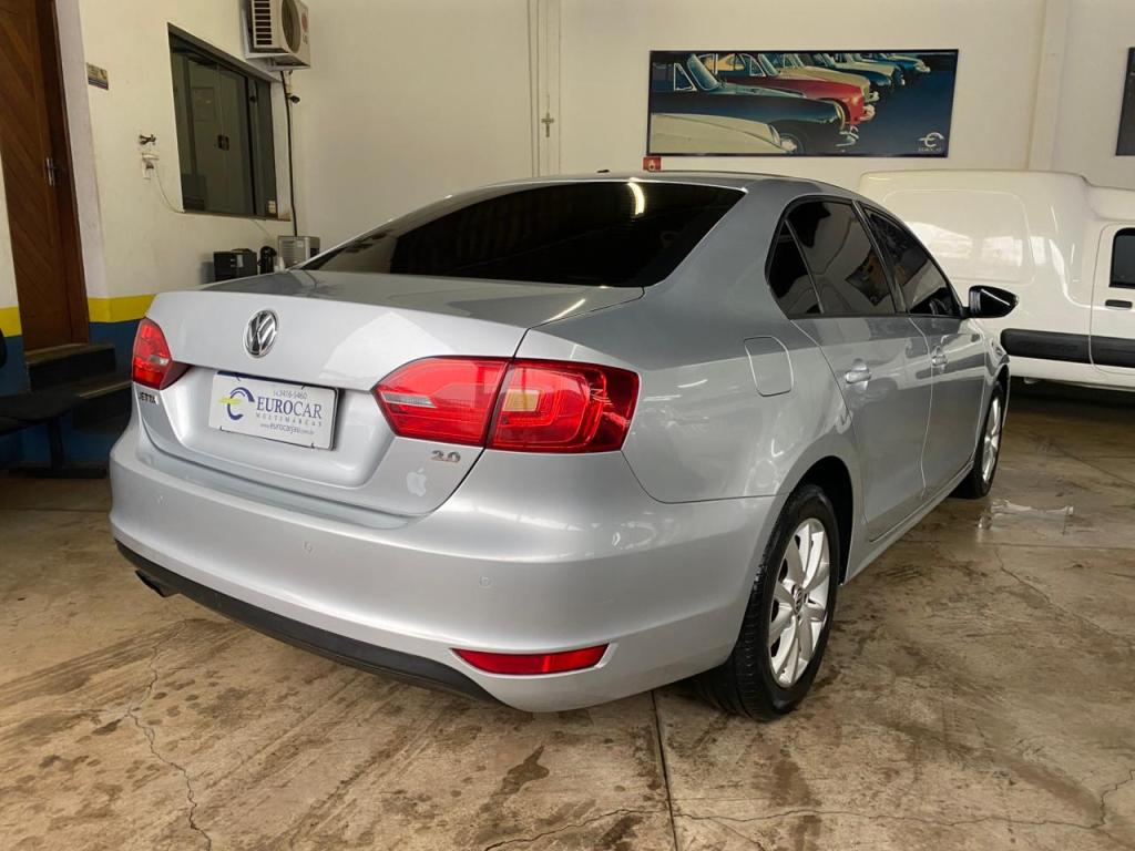 VOLKSWAGEN Jetta - Foto