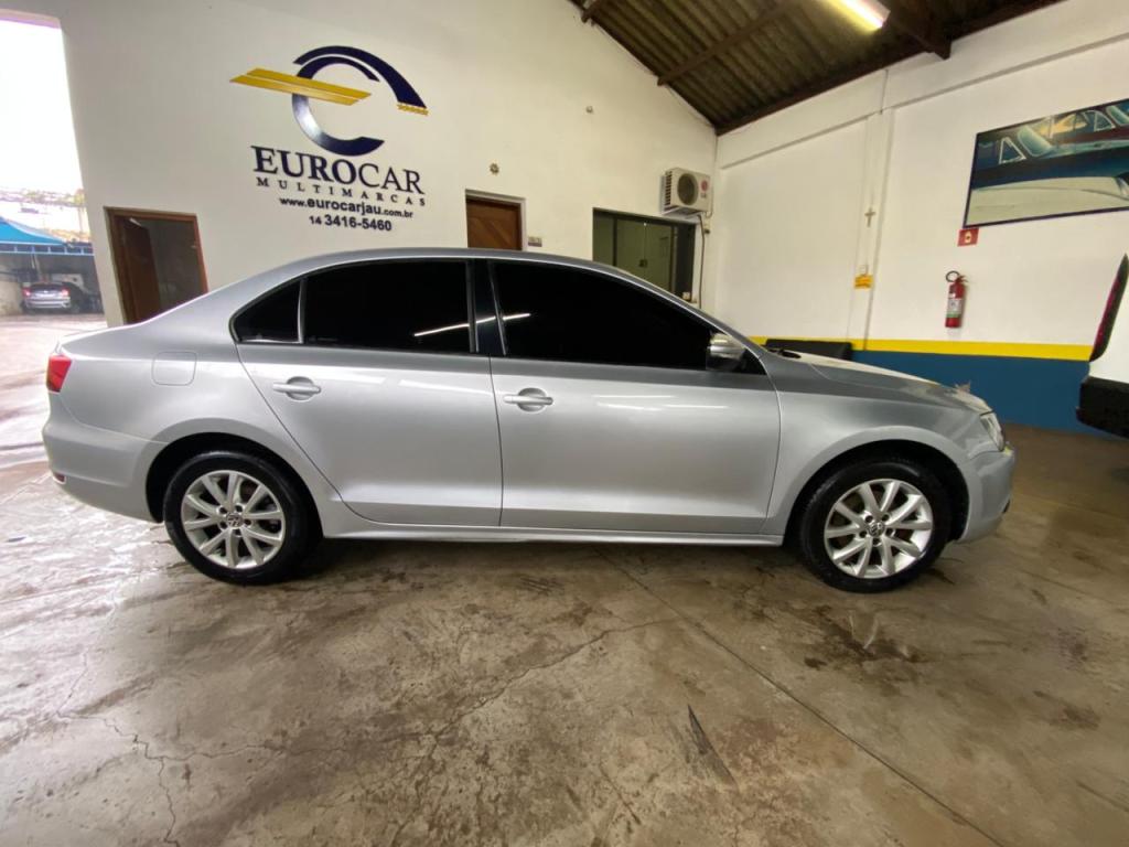 VOLKSWAGEN Jetta - Foto