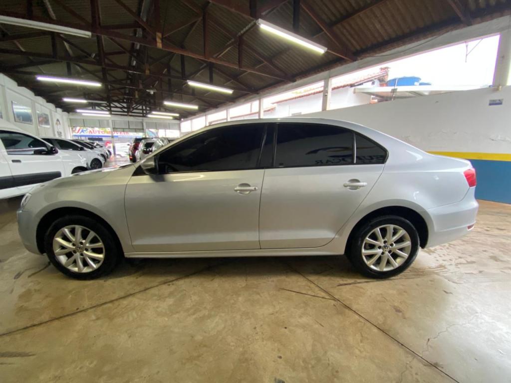 VOLKSWAGEN Jetta - Foto