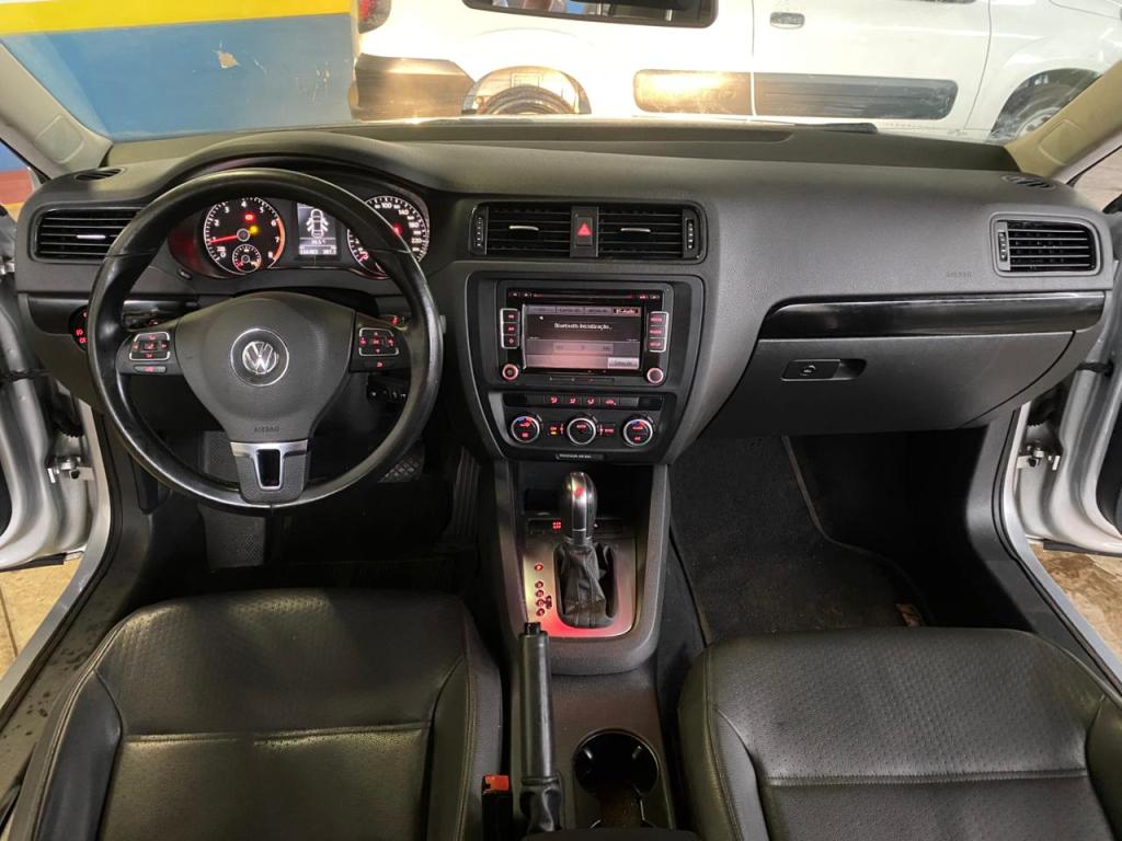 VOLKSWAGEN Jetta - Foto