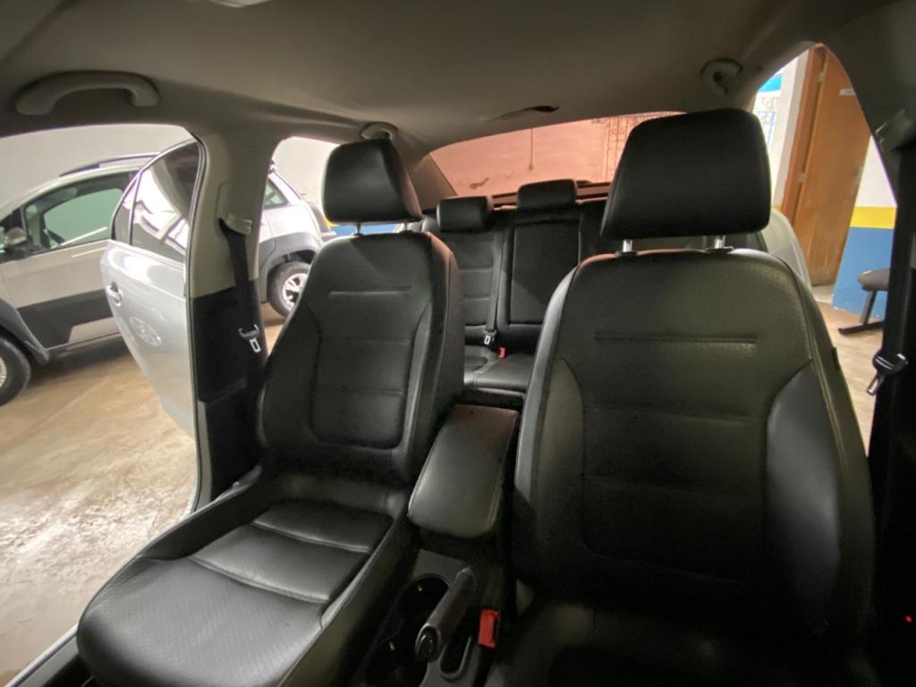 VOLKSWAGEN Jetta - Foto