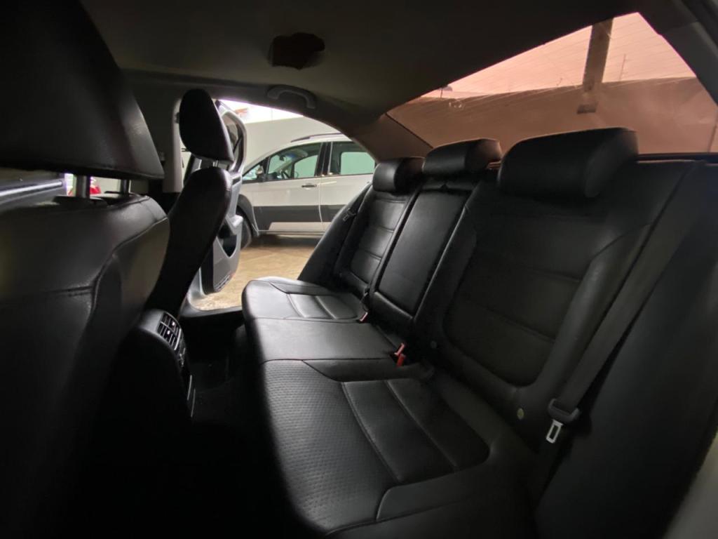 VOLKSWAGEN Jetta - Foto