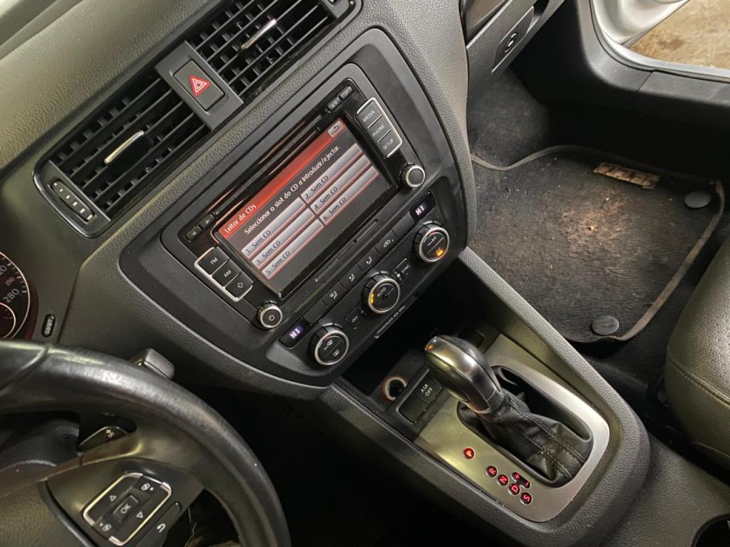 VOLKSWAGEN Jetta - Foto