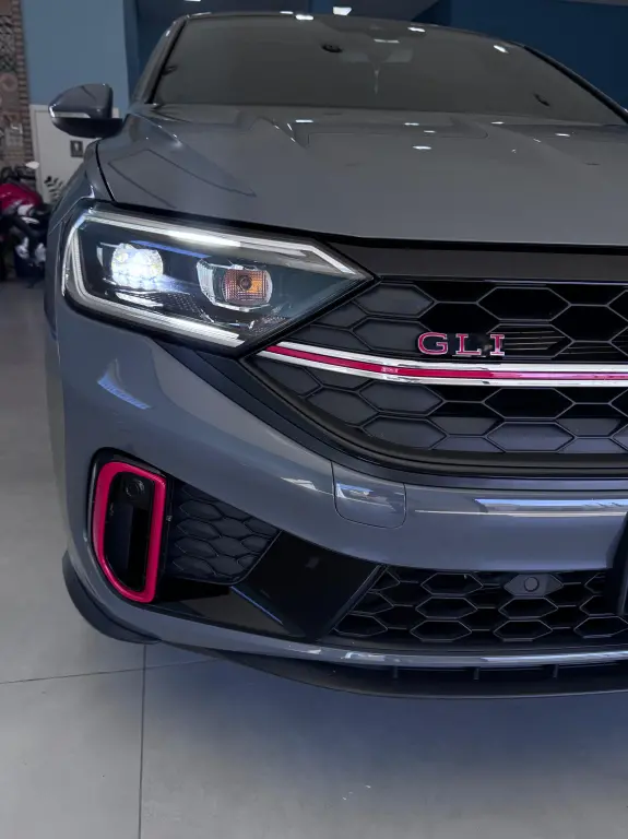 VOLKSWAGEN Jetta - Foto