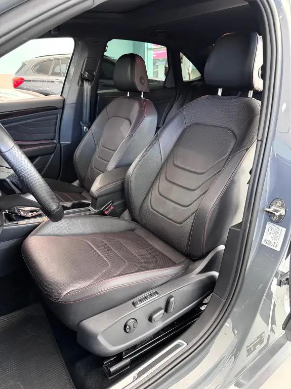 VOLKSWAGEN Jetta - Foto