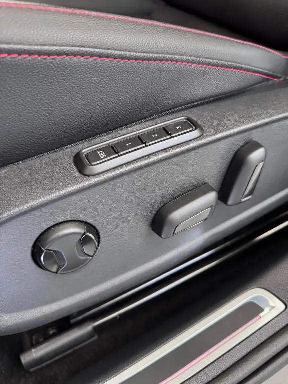 VOLKSWAGEN Jetta - Foto