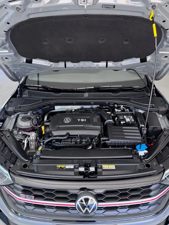 VOLKSWAGEN Jetta - Foto