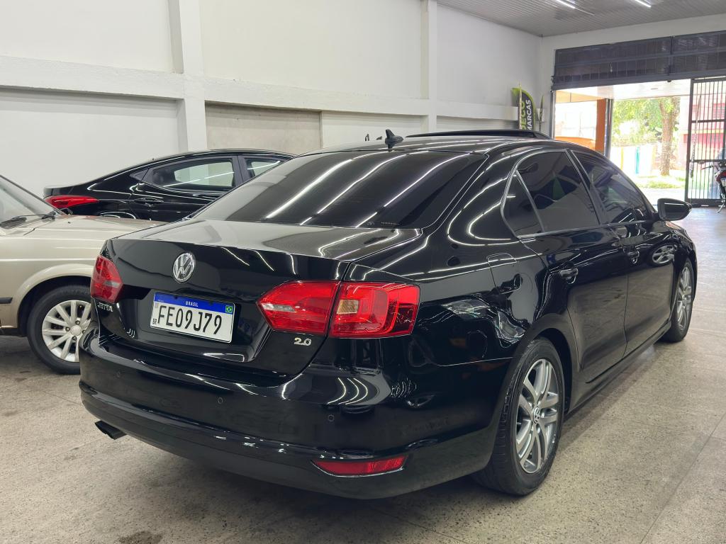 VOLKSWAGEN Jetta - Foto