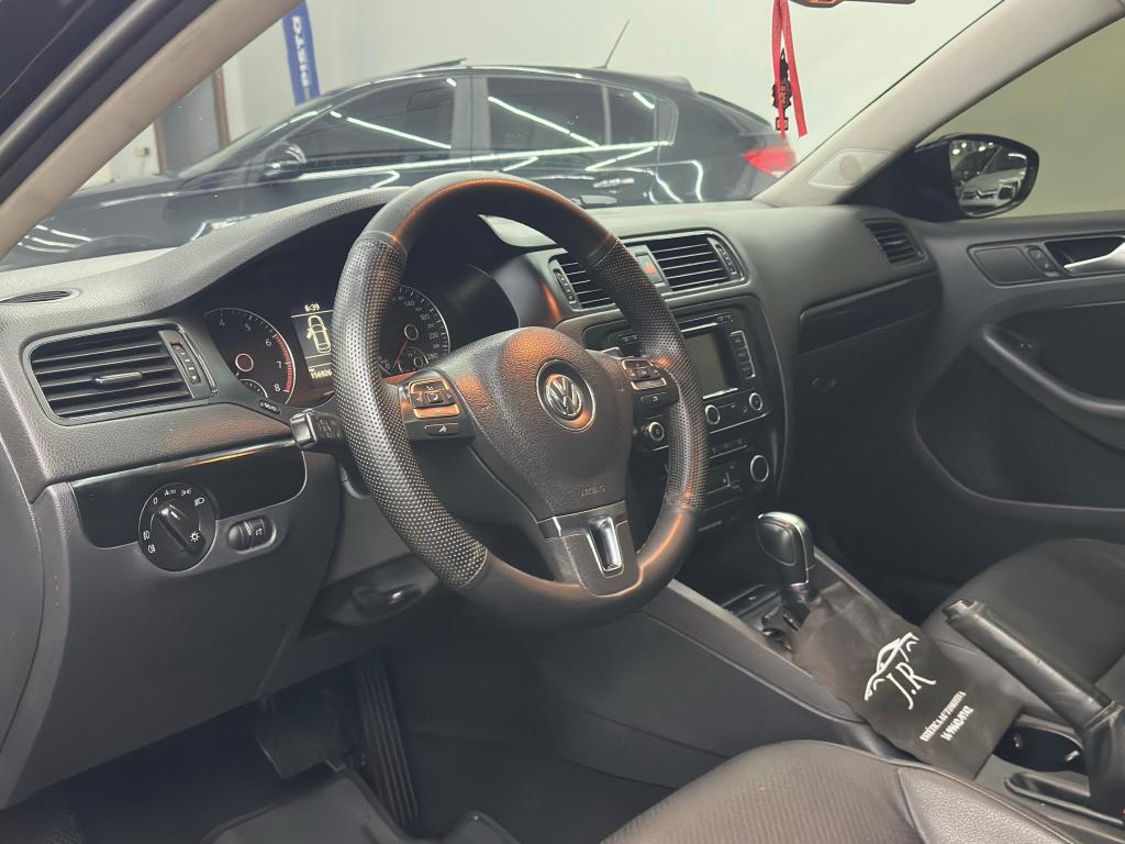 VOLKSWAGEN Jetta - Foto