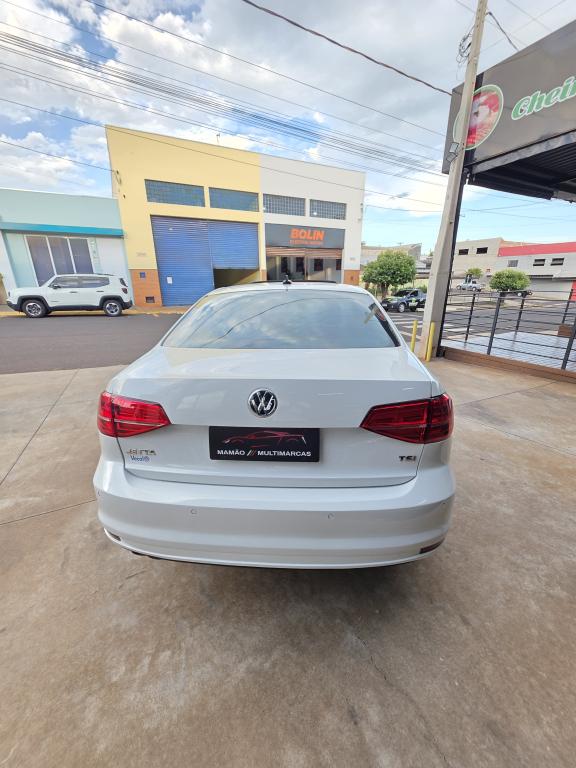 VOLKSWAGEN Jetta - Foto