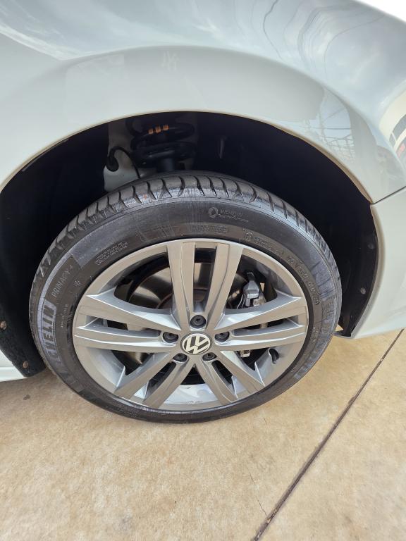 VOLKSWAGEN Jetta - Foto