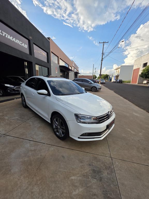 VOLKSWAGEN Jetta - Foto