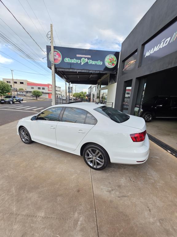 VOLKSWAGEN Jetta - Foto