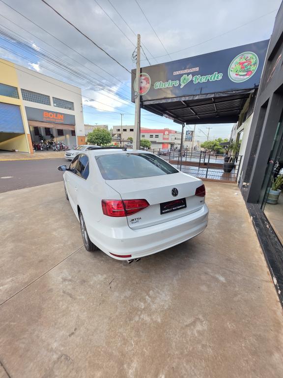 VOLKSWAGEN Jetta - Foto