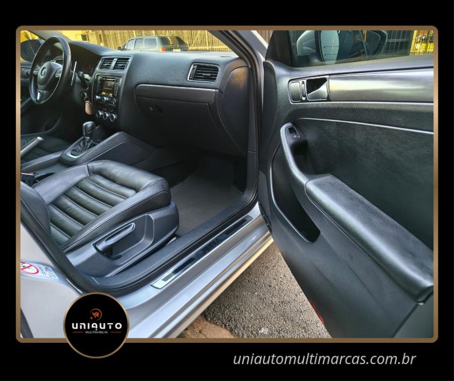 VOLKSWAGEN Jetta - Foto