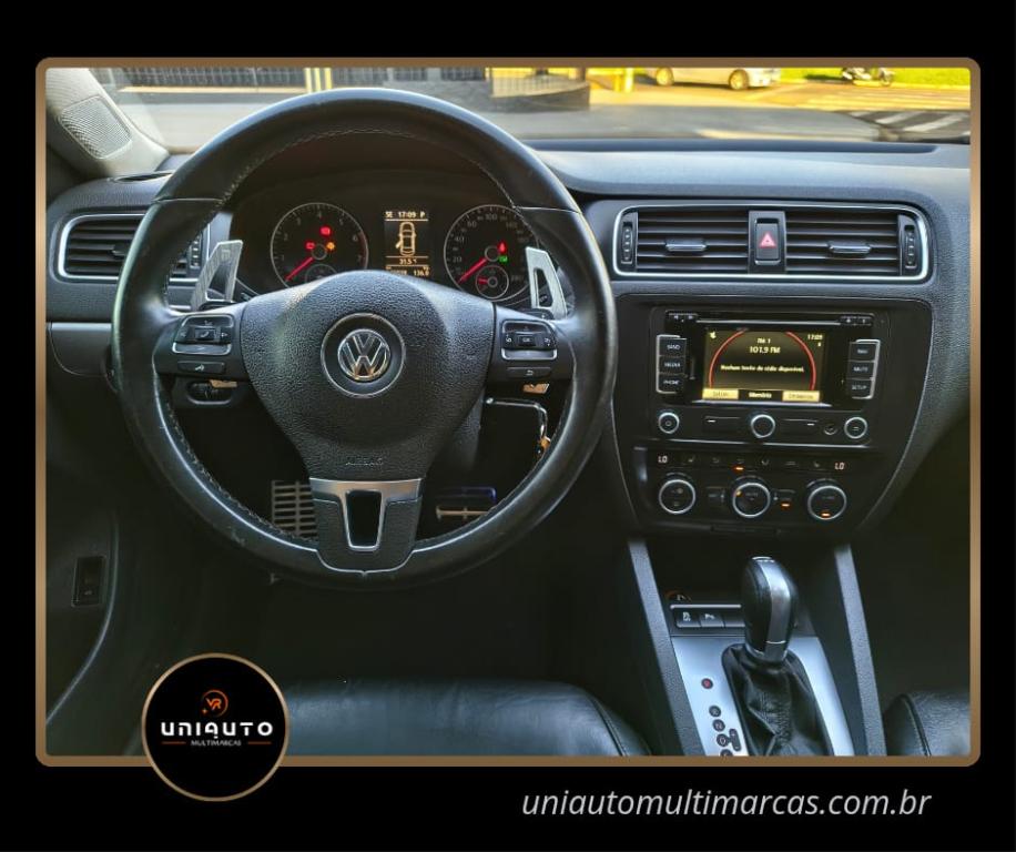 VOLKSWAGEN Jetta - Foto