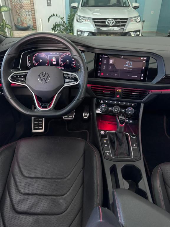 VOLKSWAGEN Jetta - Foto