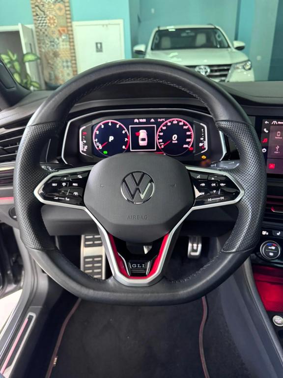 VOLKSWAGEN Jetta - Foto