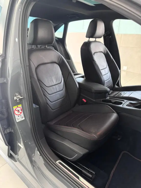 VOLKSWAGEN Jetta - Foto