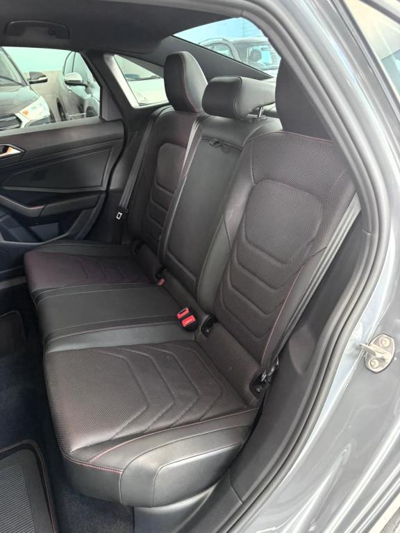 VOLKSWAGEN Jetta - Foto