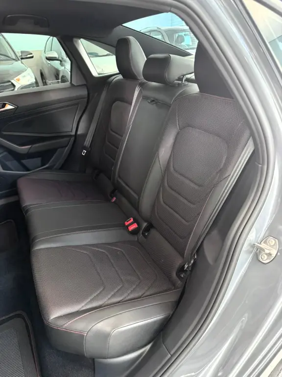 VOLKSWAGEN Jetta - Foto