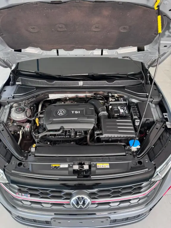 VOLKSWAGEN Jetta - Foto