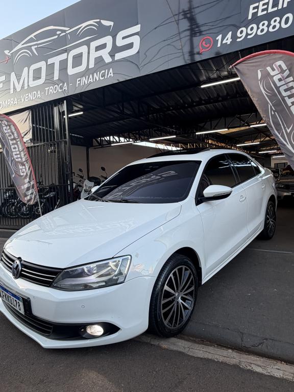 VOLKSWAGEN Jetta - Foto