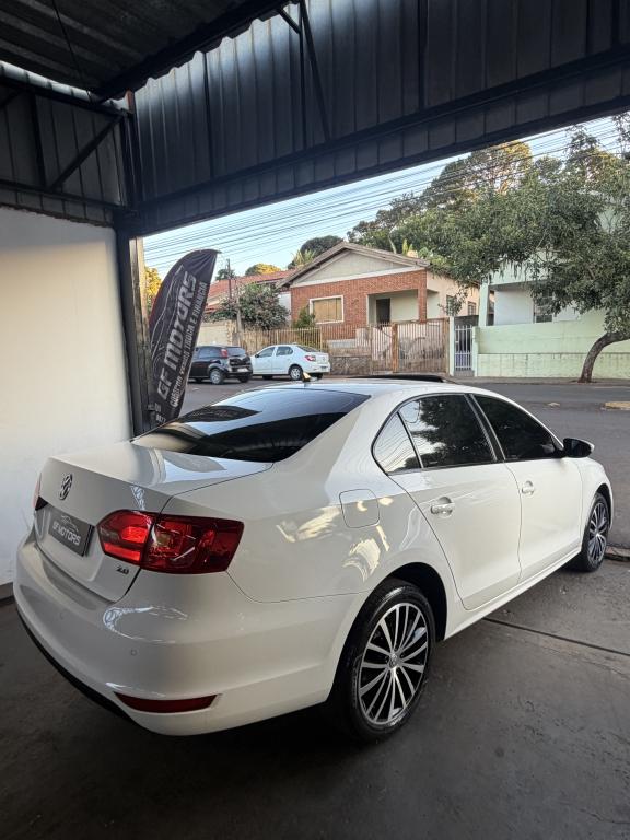 VOLKSWAGEN Jetta - Foto