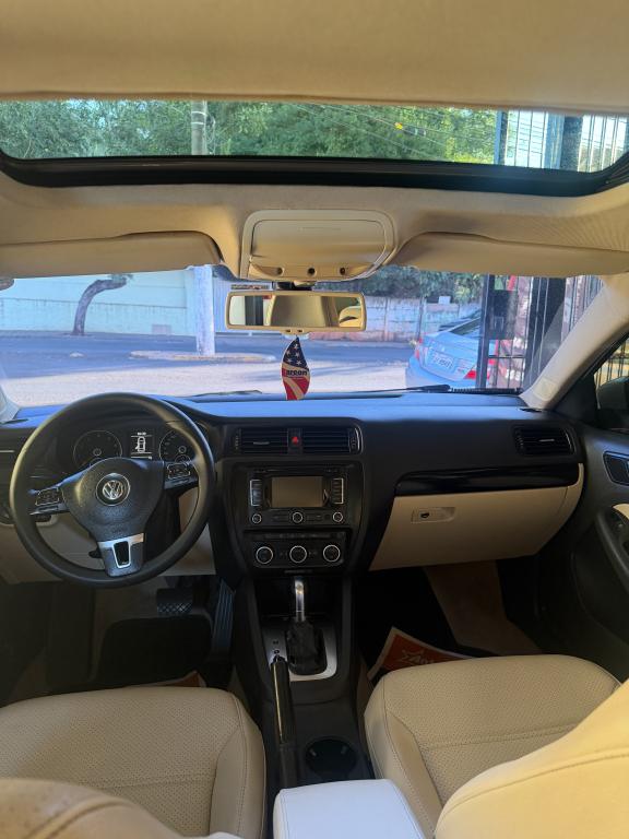 VOLKSWAGEN Jetta - Foto