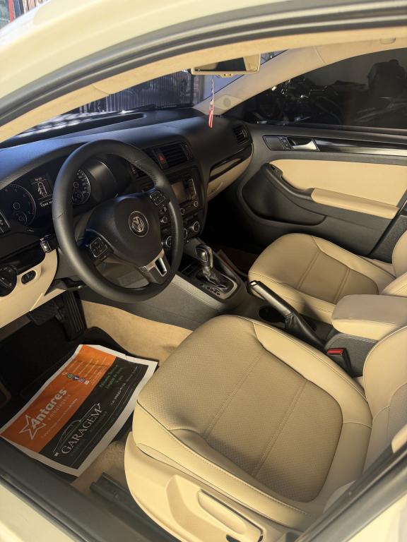 VOLKSWAGEN Jetta - Foto