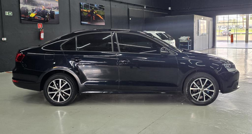 VOLKSWAGEN Jetta - Foto