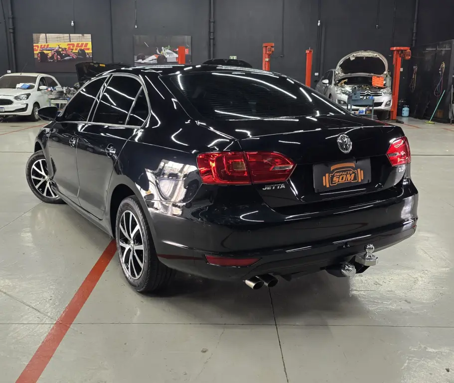VOLKSWAGEN Jetta - Foto