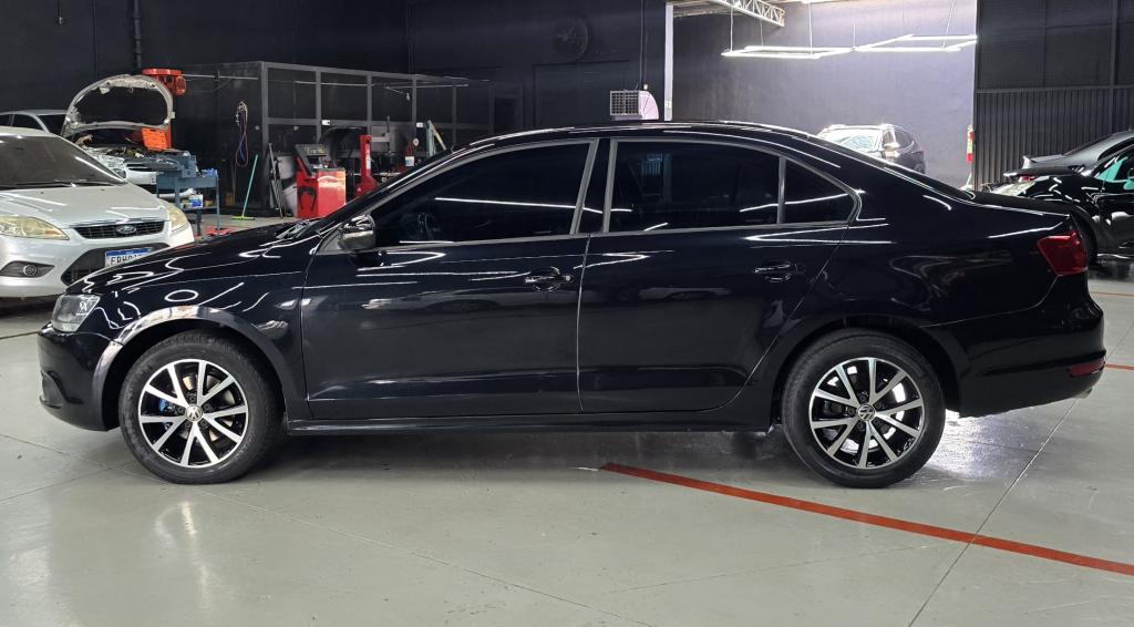 VOLKSWAGEN Jetta - Foto