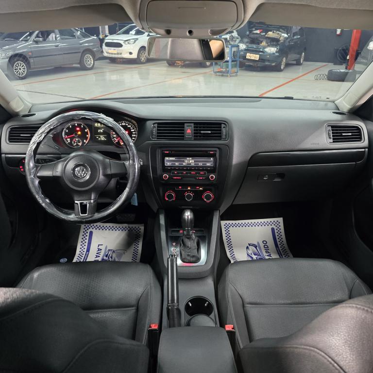 VOLKSWAGEN Jetta - Foto
