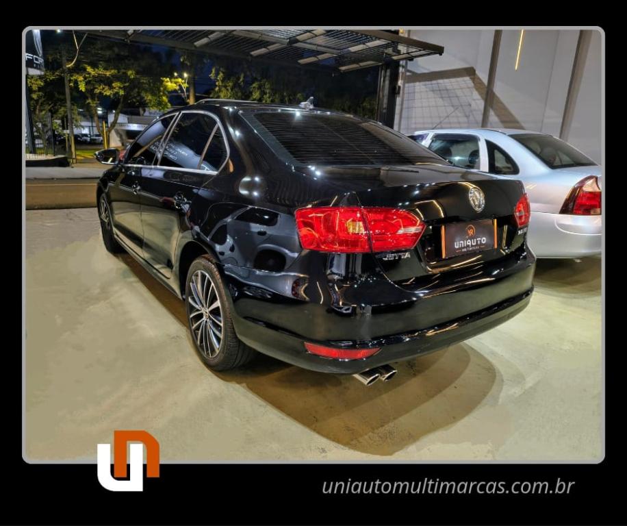 VOLKSWAGEN Jetta - Foto