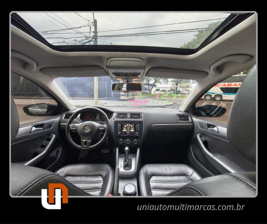 VOLKSWAGEN Jetta - Foto