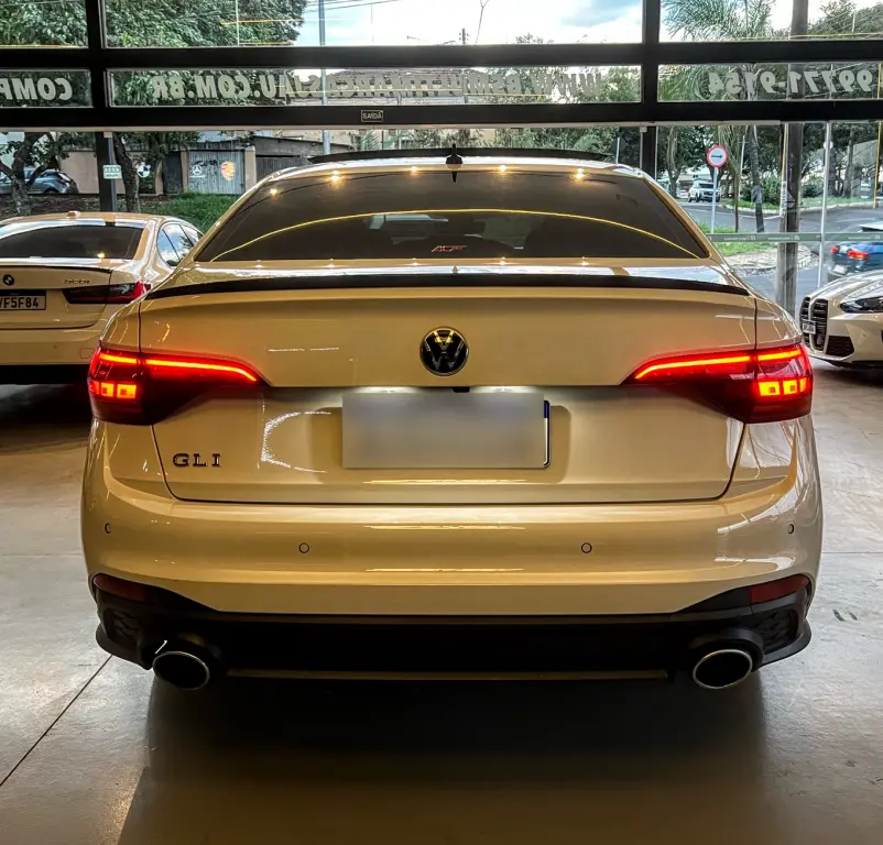 VOLKSWAGEN Jetta - Foto