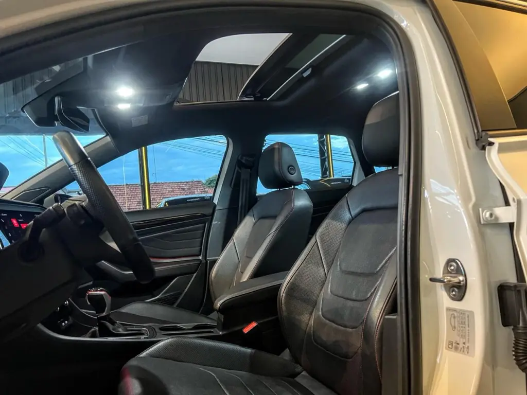 VOLKSWAGEN Jetta - Foto